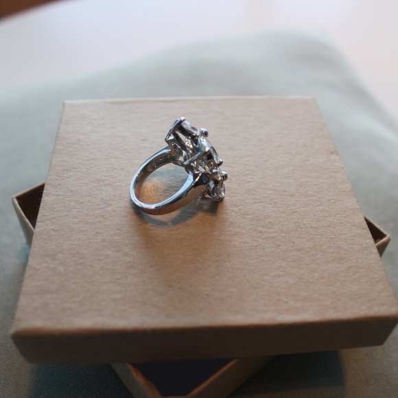 Silver Tone and Crystal Flower Ring - Picture 3 of 3